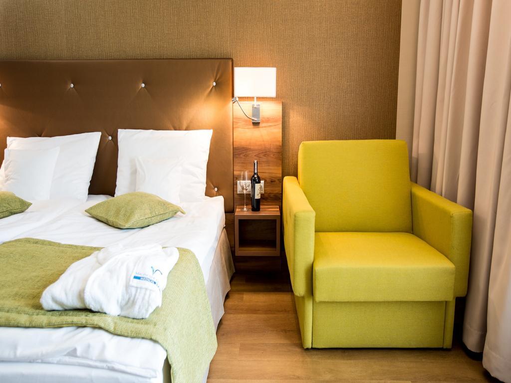 Mineral Hotel Malinowy Raj Solec-Zdrój Eksteriør bilde